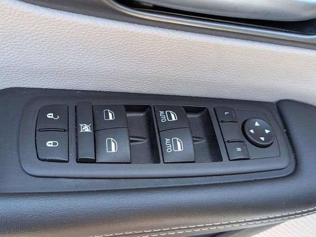 Used 2024 Chrysler Pacifica Touring-L image 15