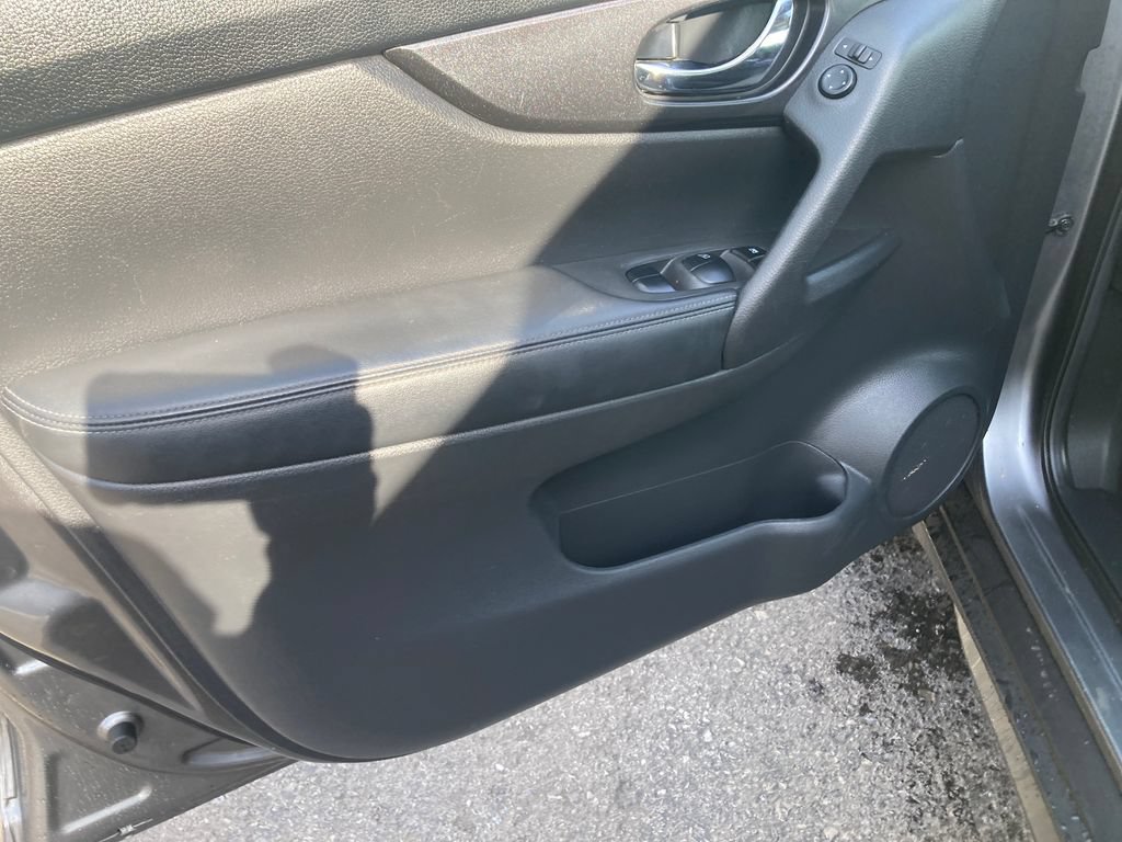 Used 2020 Nissan Rogue SV AWD/4WD image 13