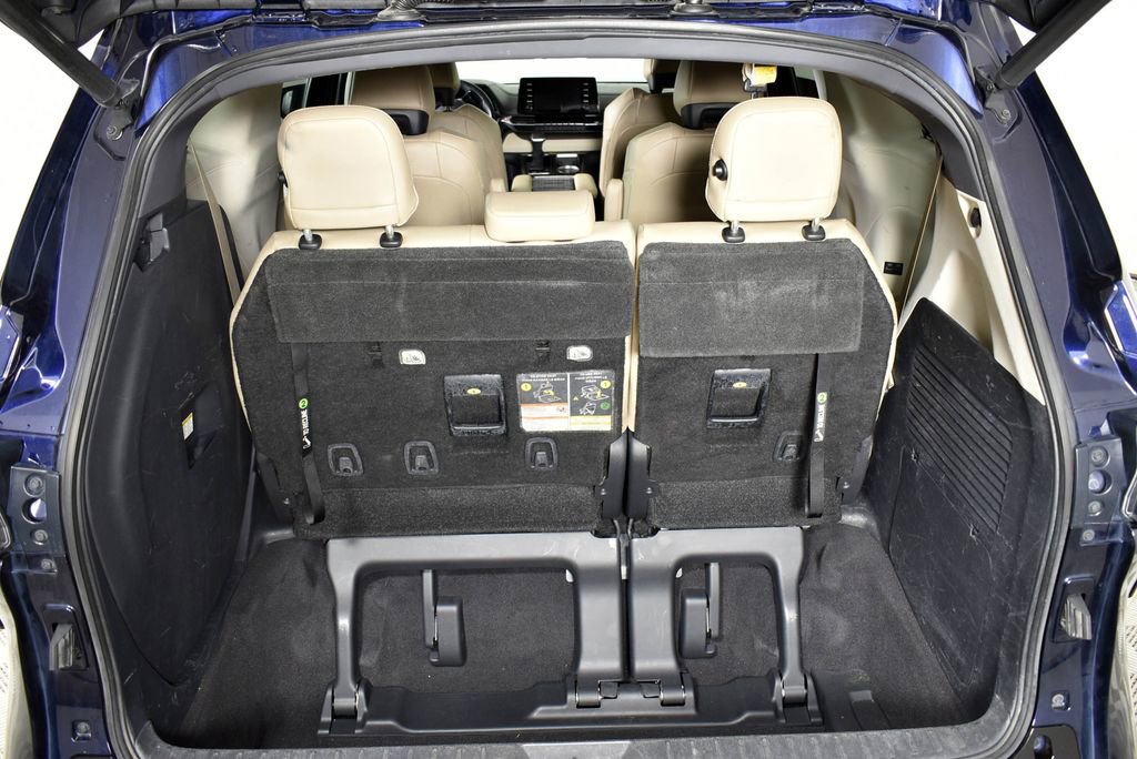 Used 2021 Toyota Sienna Limited image 23