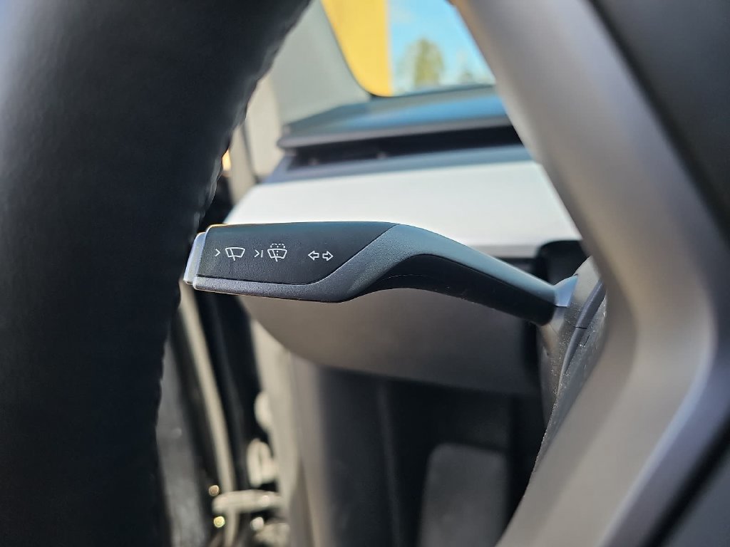 Used 2022 Tesla Model Y Performance AWD/4WD image 28