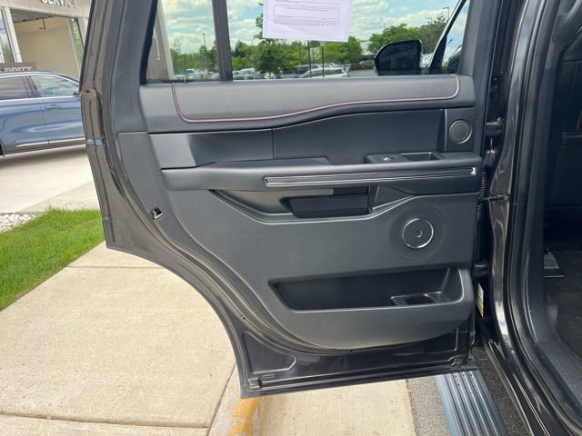 Used 2023 Ford Expedition Limited image 18