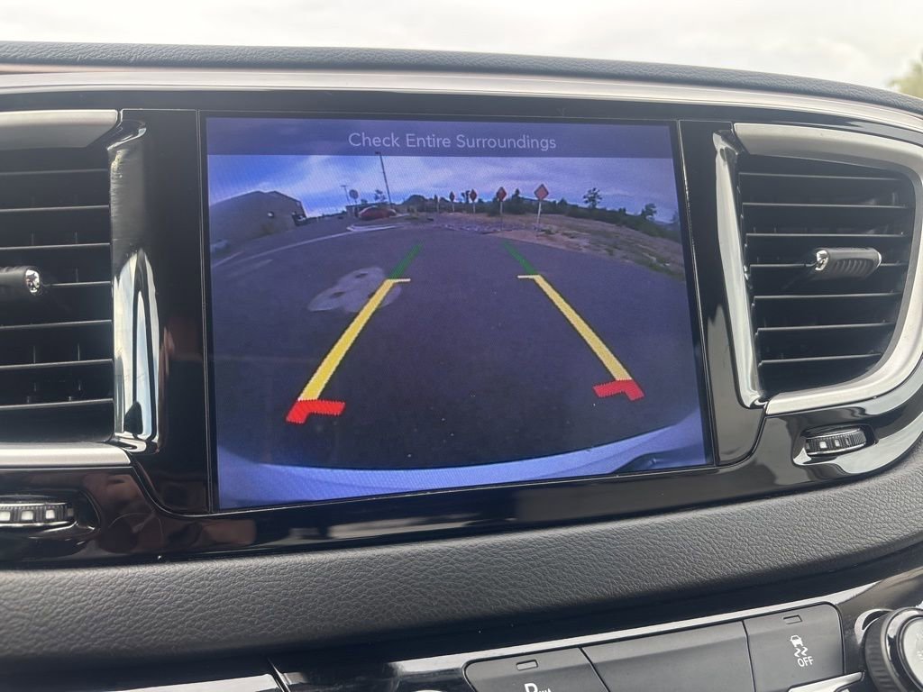 Used 2017 Chrysler Pacifica Touring-L FWD image 24