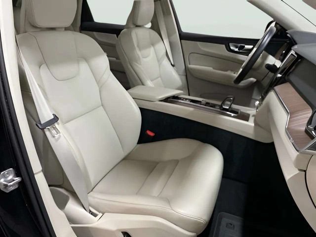 Used 2022 Volvo XC60 B5 Momentum w/ Climate Package AWD/4WD image 75