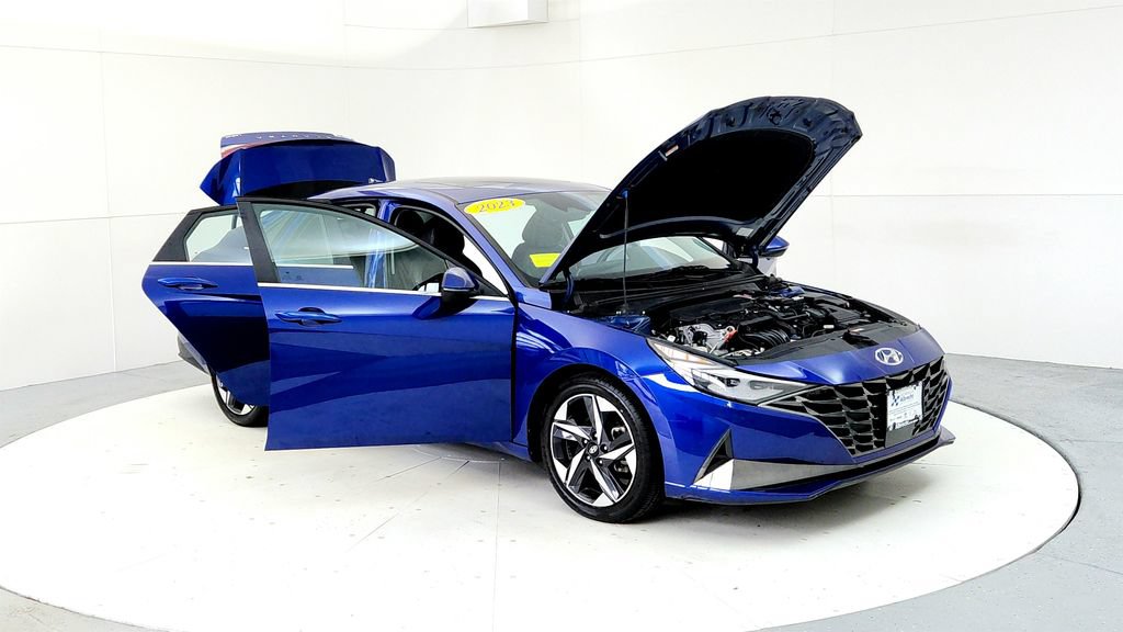 Used 2023 Hyundai Elantra Limited w/ Cargo Package FWD image 12
