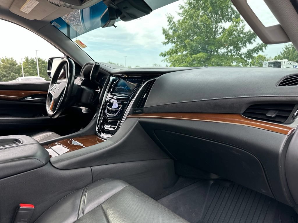 Used 2020 Cadillac Escalade Luxury AWD/4WD image 25
