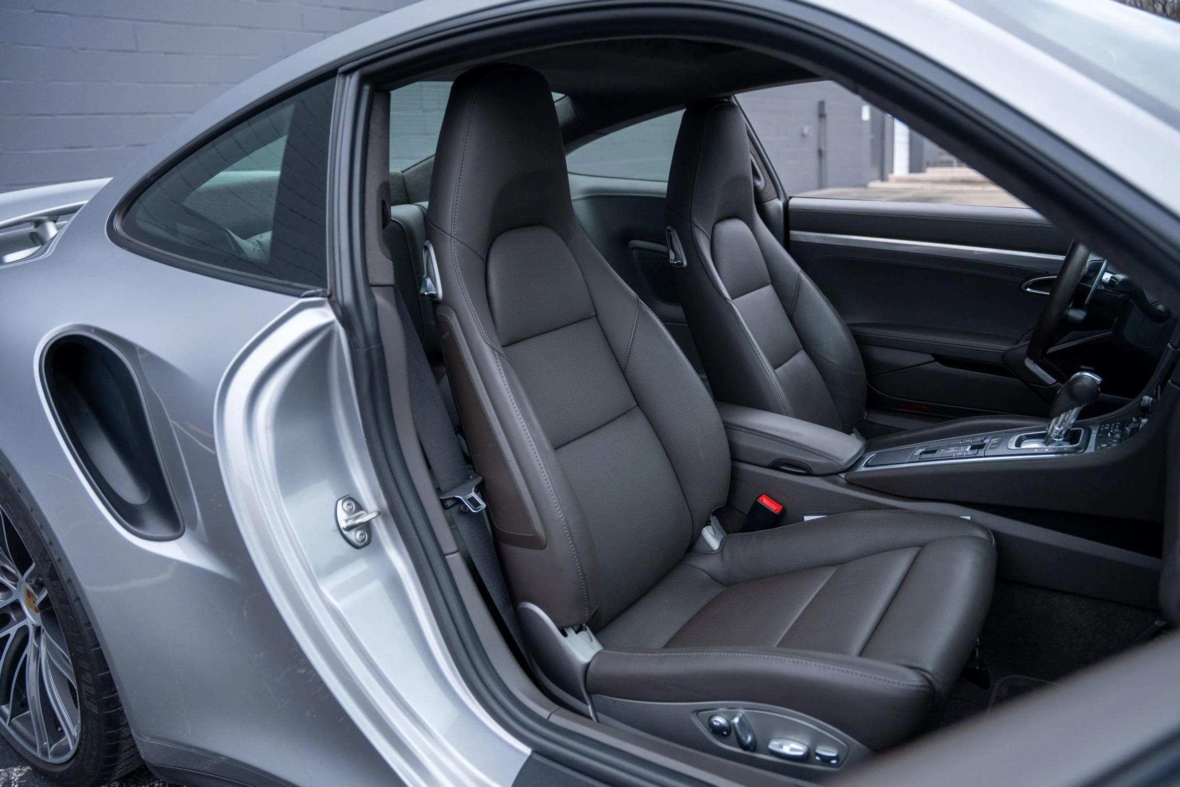 Used 2017 Porsche 911 4 Coupe image 11