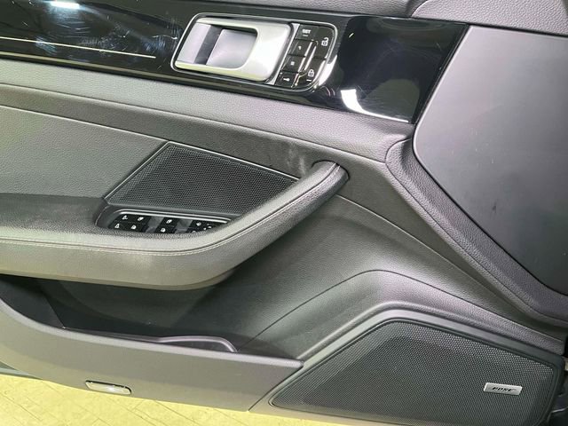 Used 2020 Porsche Panamera image 35