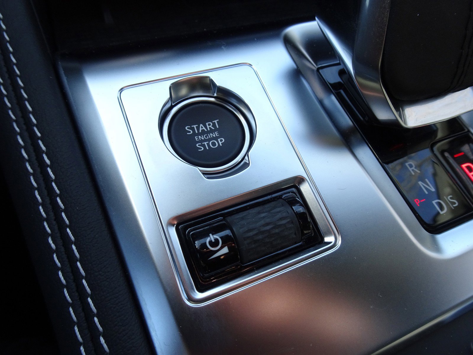 New 2025 Jaguar F-PACE R-Dynamic S image 21