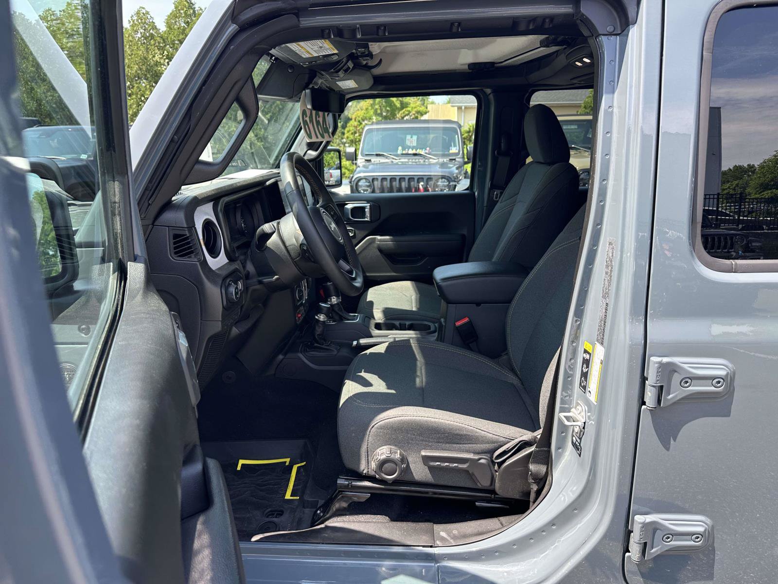 Used 2024 Jeep Gladiator Sport AWD/4WD image 15