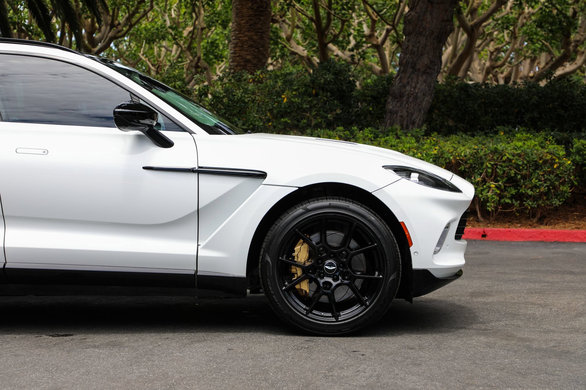 Used 2022 Aston Martin DBX AWD/4WD image 23