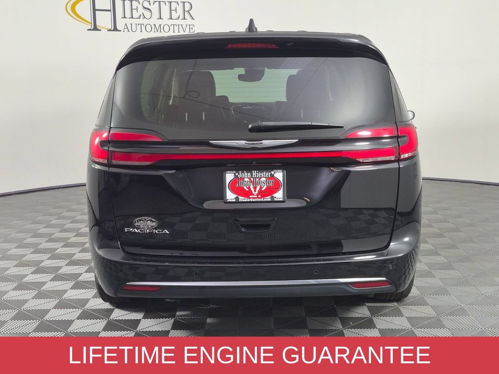 Used 2024 Chrysler Pacifica Touring-L FWD image 6