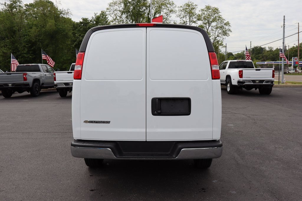 New 2025 Chevrolet Express 3500 w/ Chrome Appearance Package RWD image 24