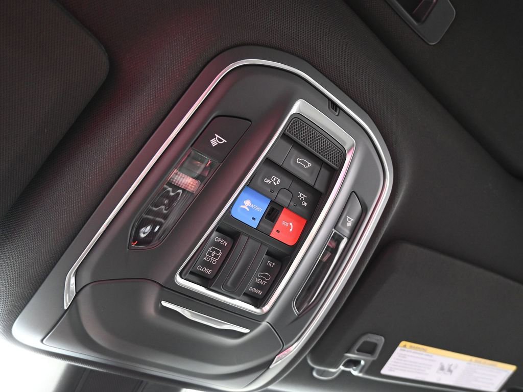 New 2025 Jeep Grand Cherokee Altitude image 20