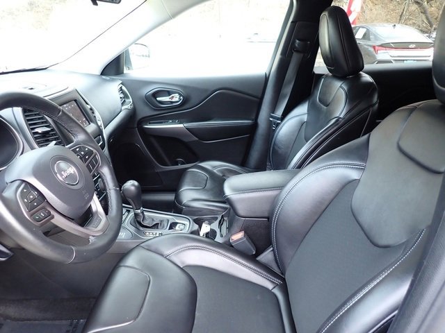 Used 2019 Jeep Cherokee Latitude Plus w/ Cold Weather Group image 16