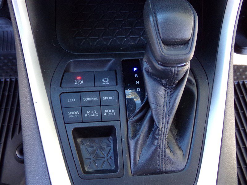 Used 2021 Toyota RAV4 LE AWD/4WD image 29