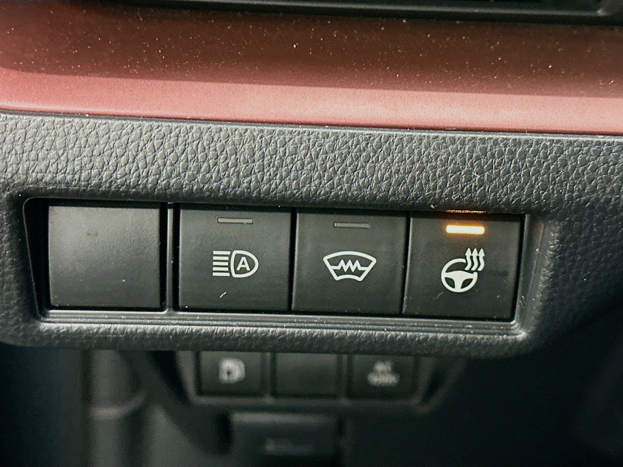 Used 2025 Toyota Prius Plug-In Hybrid image 17