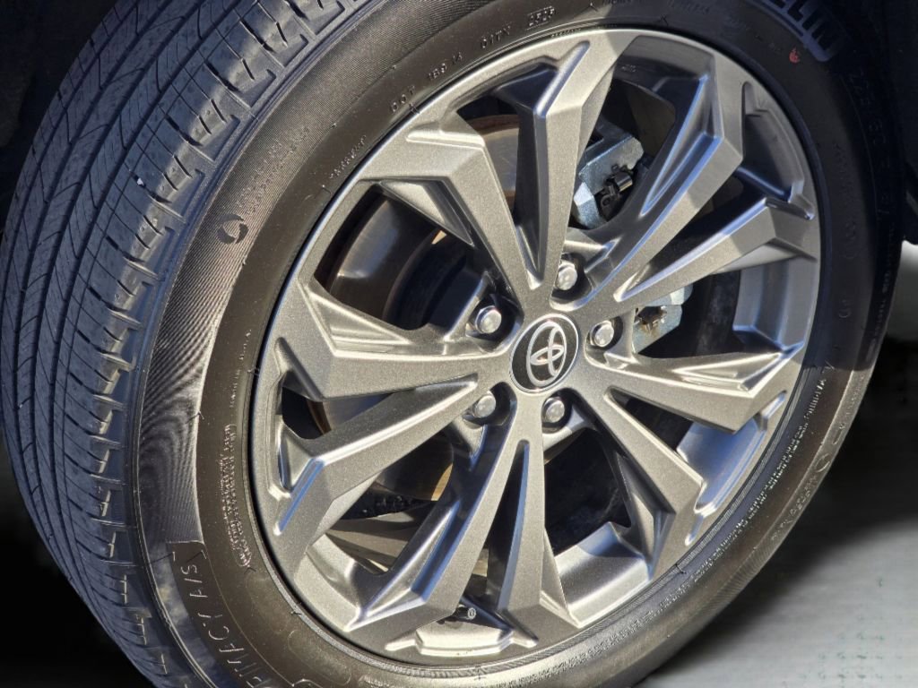 Used 2025 Toyota RAV4 Limited w/ Advanced Technology Package image 24