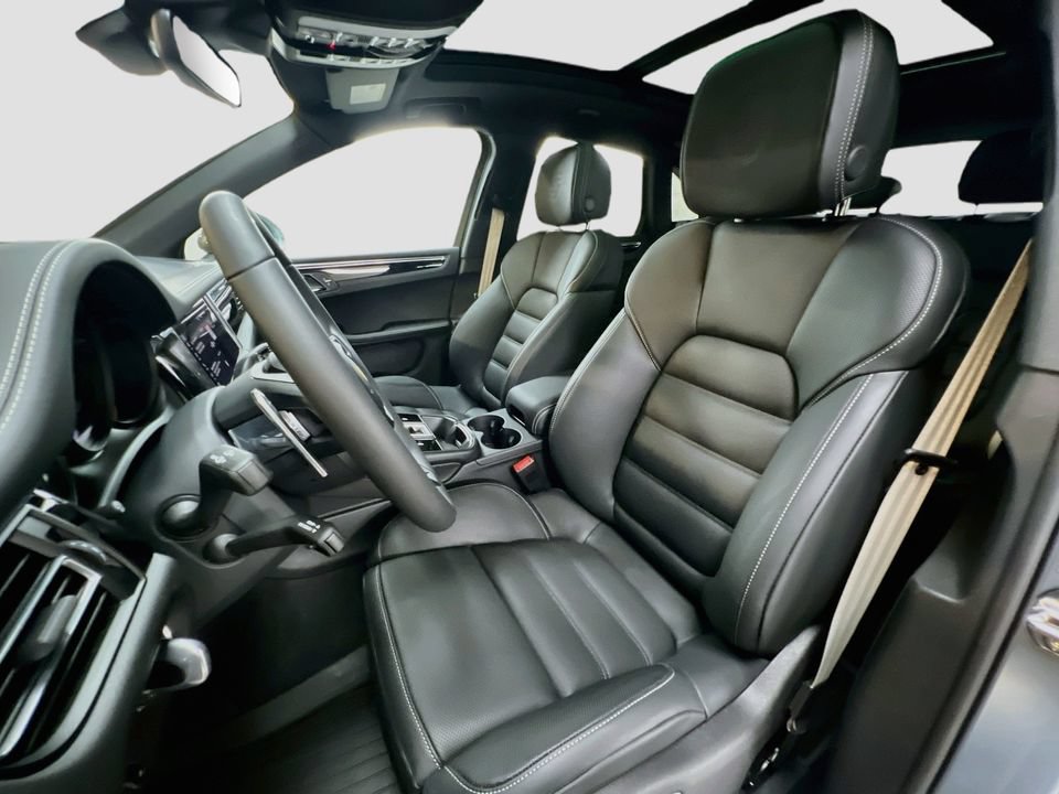 New 2026 Porsche Macan AWD/4WD image 5