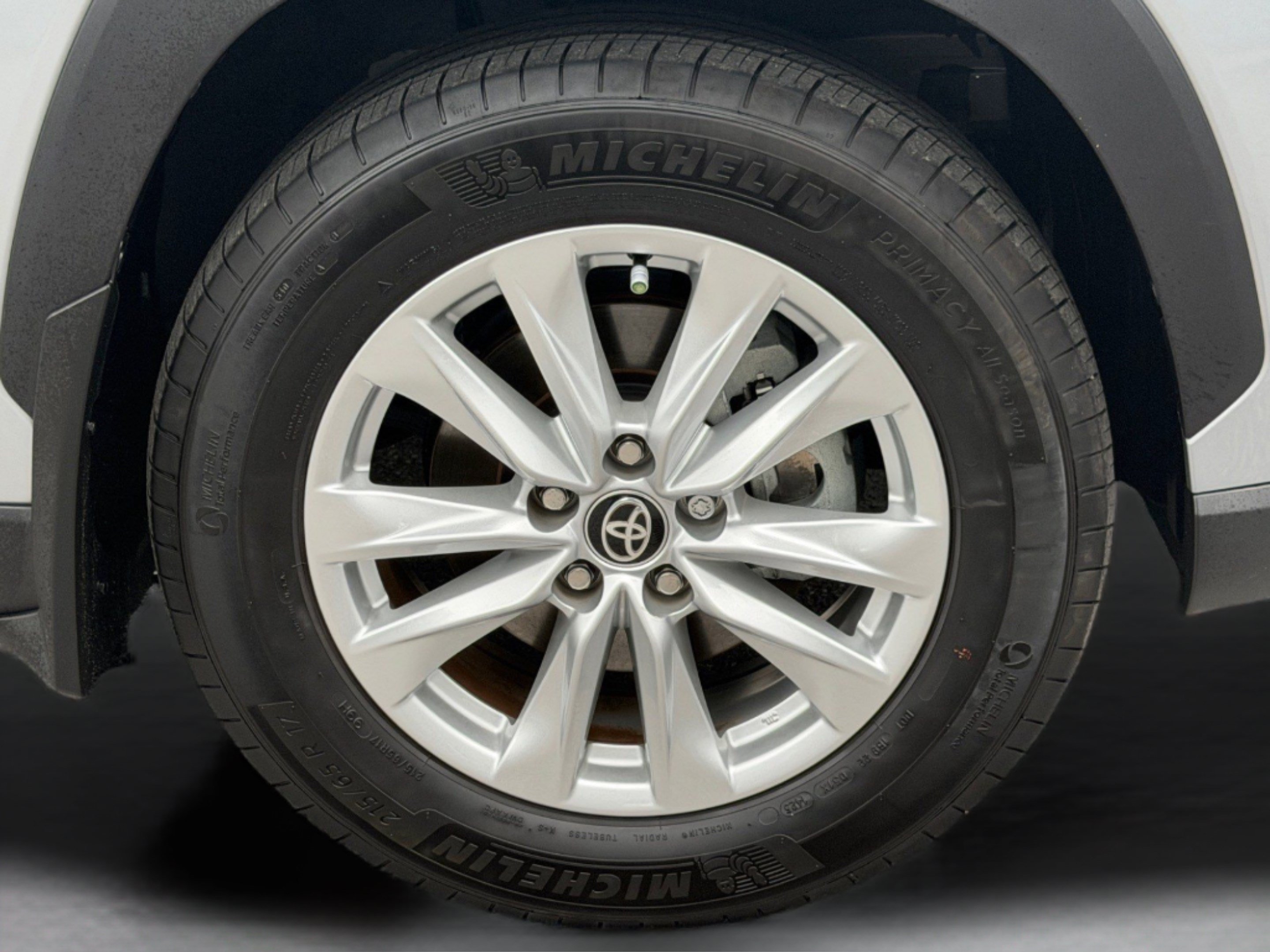 Used 2025 Toyota Corolla Cross LE FWD image 50