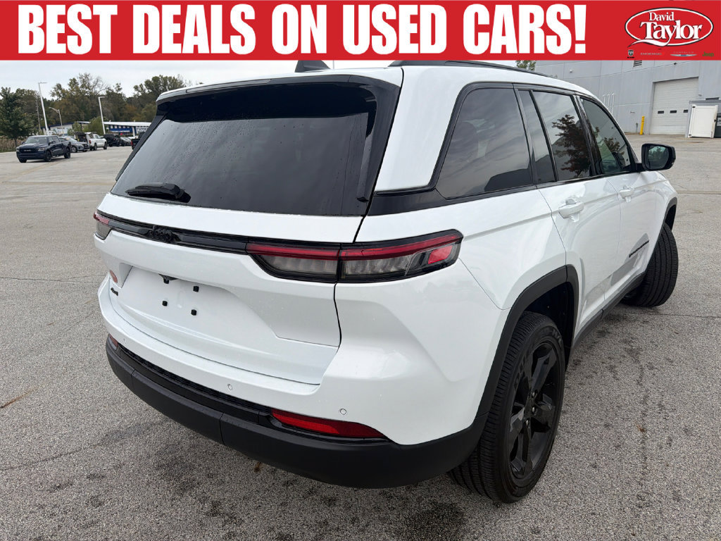 Used 2025 Jeep Grand Cherokee Altitude w/ Trailer Tow Package AWD/4WD image 3