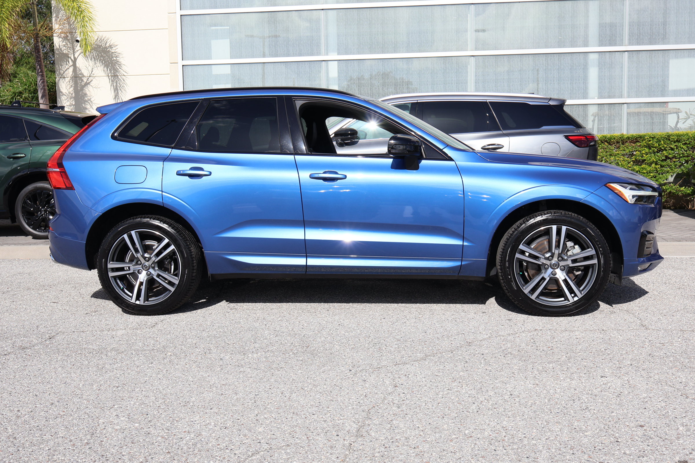 Used 2021 Volvo XC60 T6 R-Design w/ Advanced Package AWD/4WD image 10