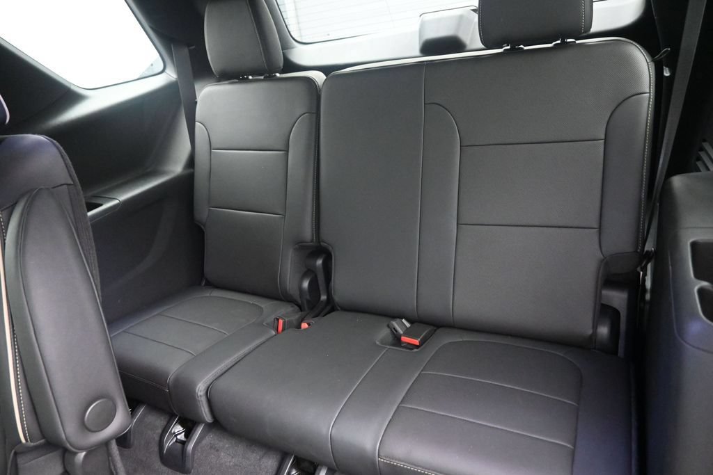 Used 2023 Chevrolet Traverse Premier FWD image 15