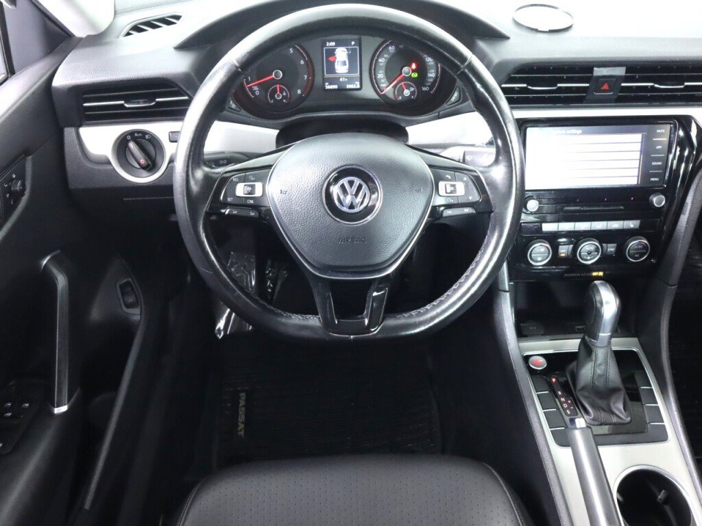 Used 2020 Volkswagen Passat 2.0T SE image 30
