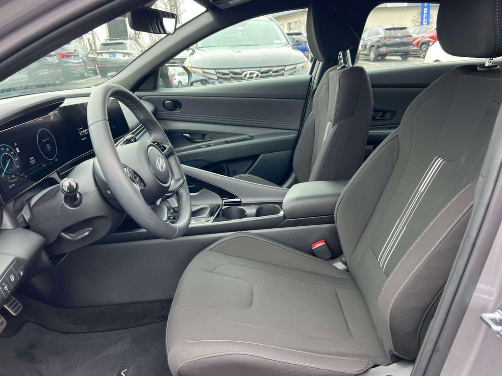 Used 2025 Hyundai Elantra SEL FWD image 13