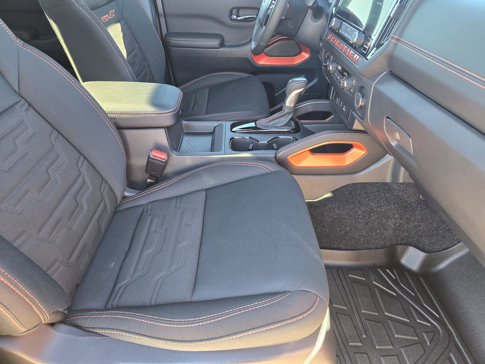 Used 2025 Nissan Frontier PRO-4X image 17
