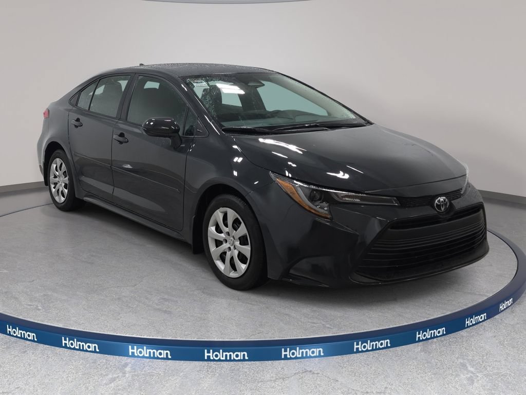 Used 2025 Toyota Corolla LE FWD image 4