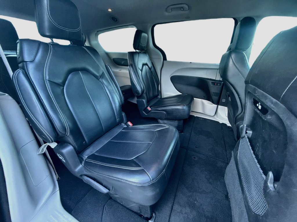 Used 2023 Chrysler Pacifica Touring-L FWD image 30