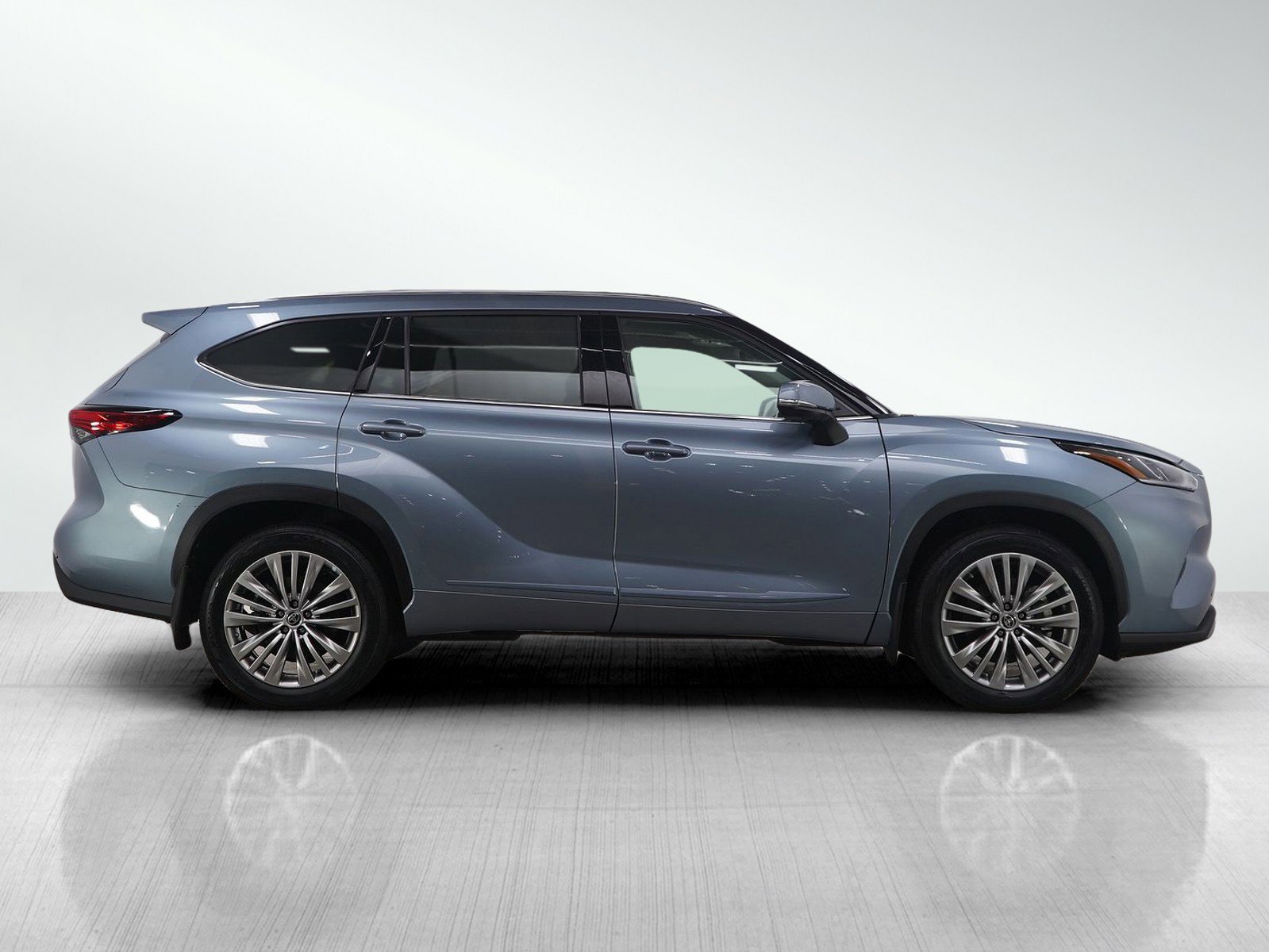 Used 2022 Toyota Highlander Platinum image 6