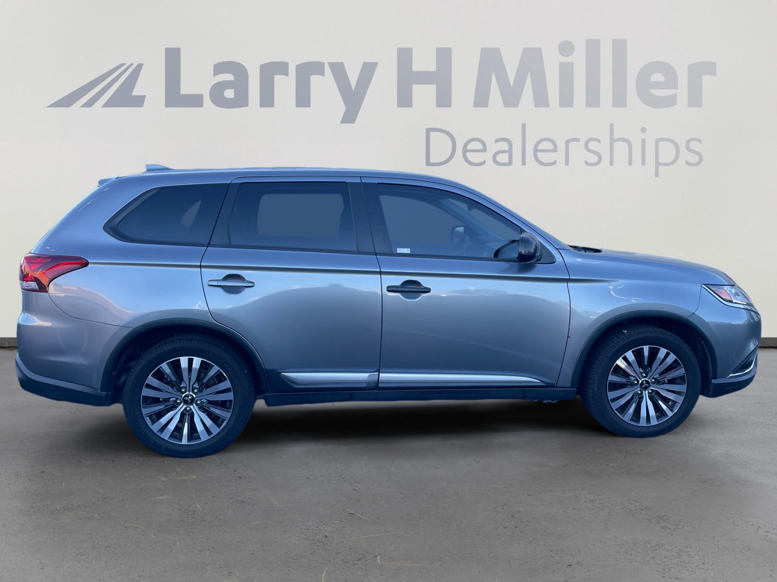 Used 2019 Mitsubishi Outlander ES image 6