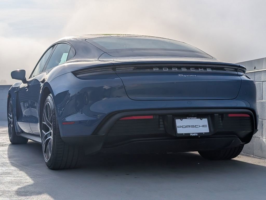 Used 2024 Porsche Taycan image 3