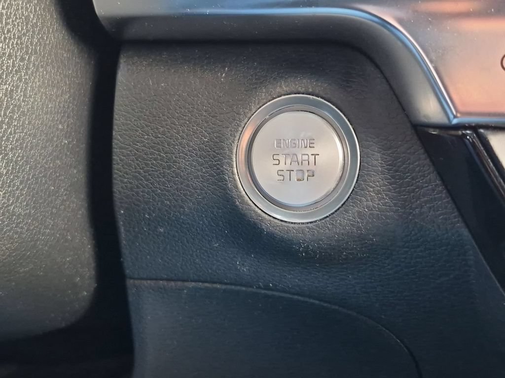 Used 2020 Kia Telluride SX w/ Towing Package FWD image 17