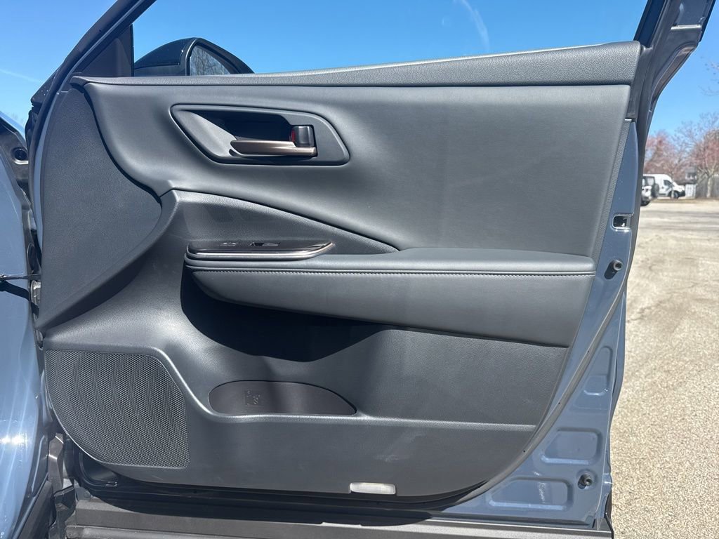 Used 2025 Toyota Crown Signia XLE image 32