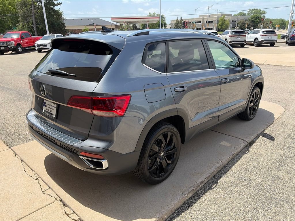 Certified 2023 Volkswagen Taos SE w/ Black Wheel Package FWD image 9