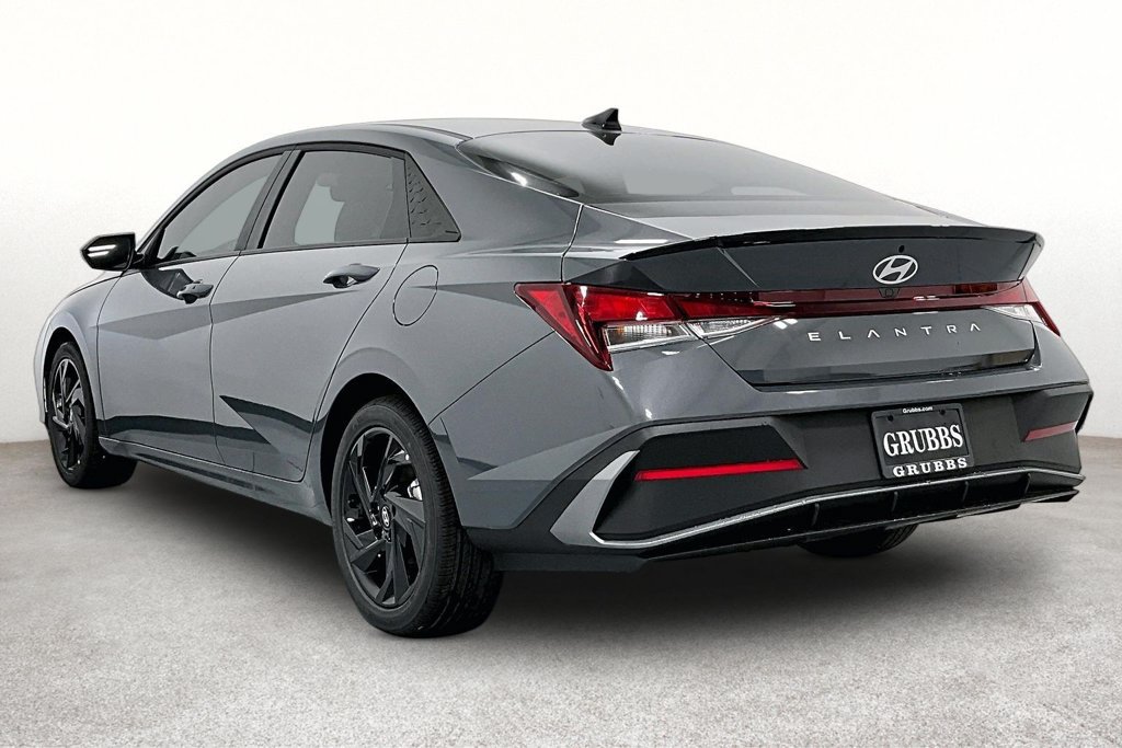 New 2026 Hyundai Elantra SEL Sport FWD image 4