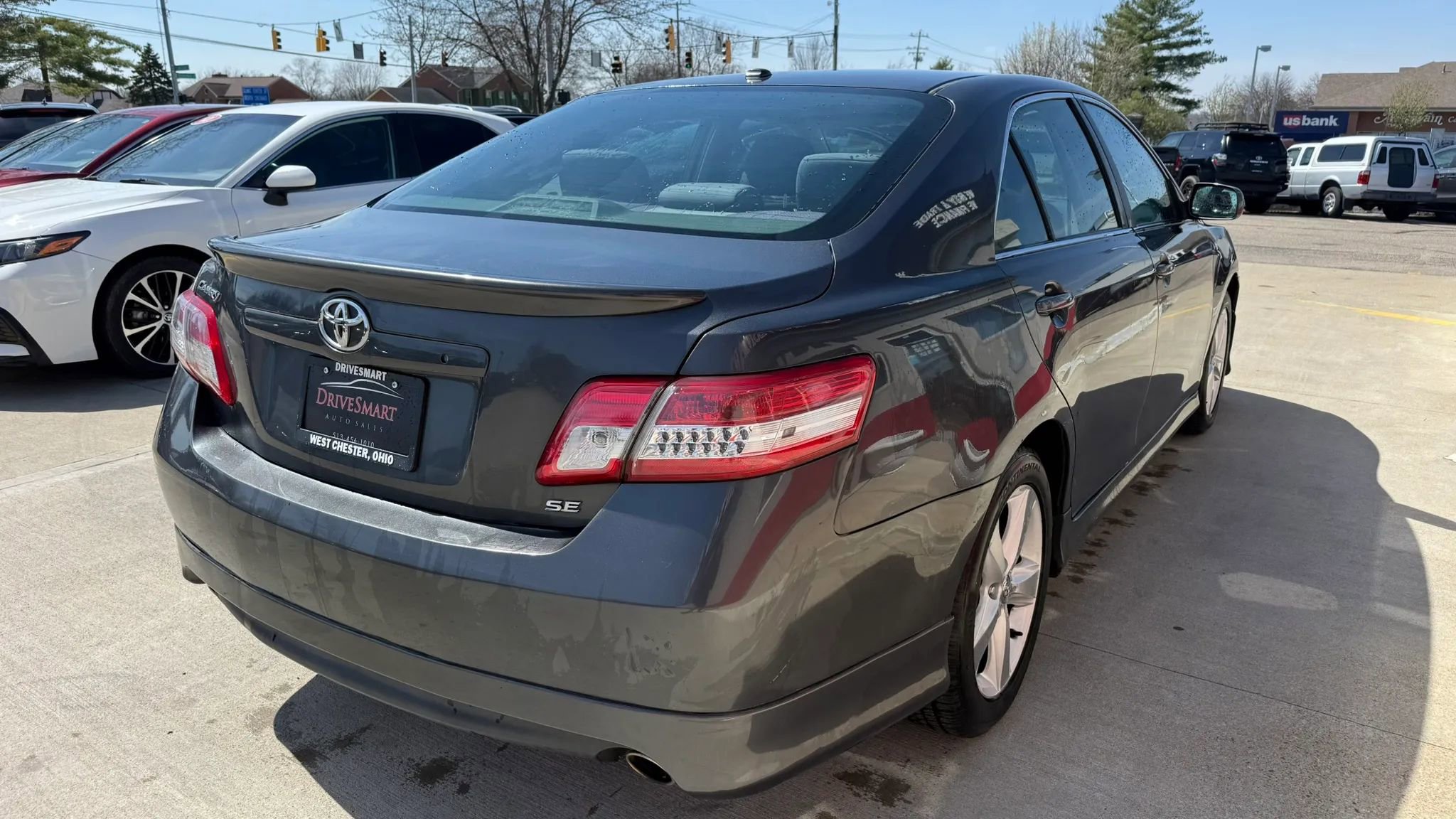 Used 2011 Toyota Camry SE w/ SE Extra-Value Pkg #1 FWD image 3