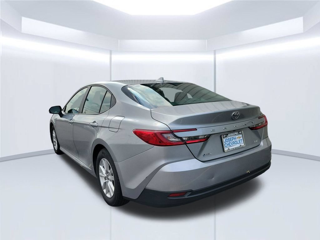 Used 2025 Toyota Camry LE FWD image 5