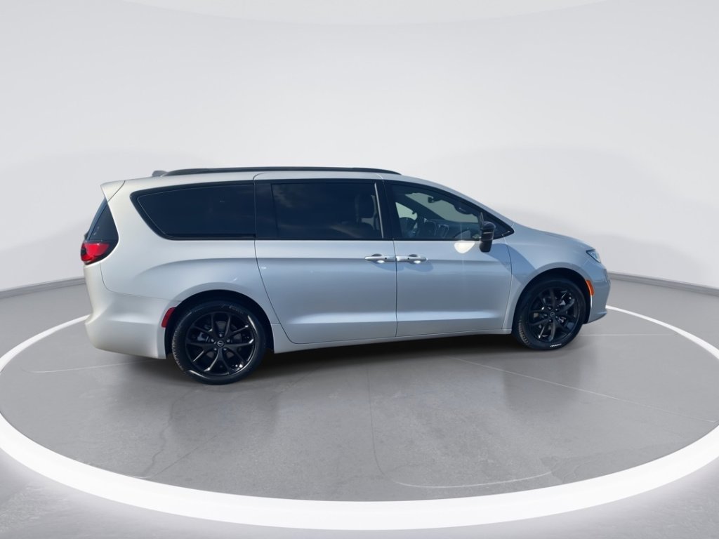 New 2026 Chrysler Pacifica Select image 10