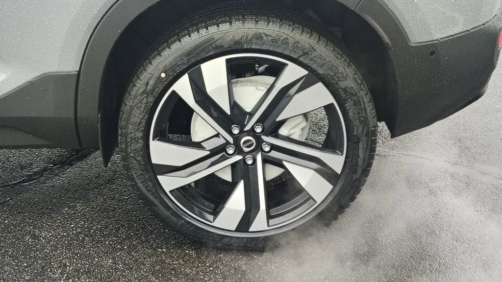 New 2026 Volvo XC40 B5 Plus w/ Climate Package image 30