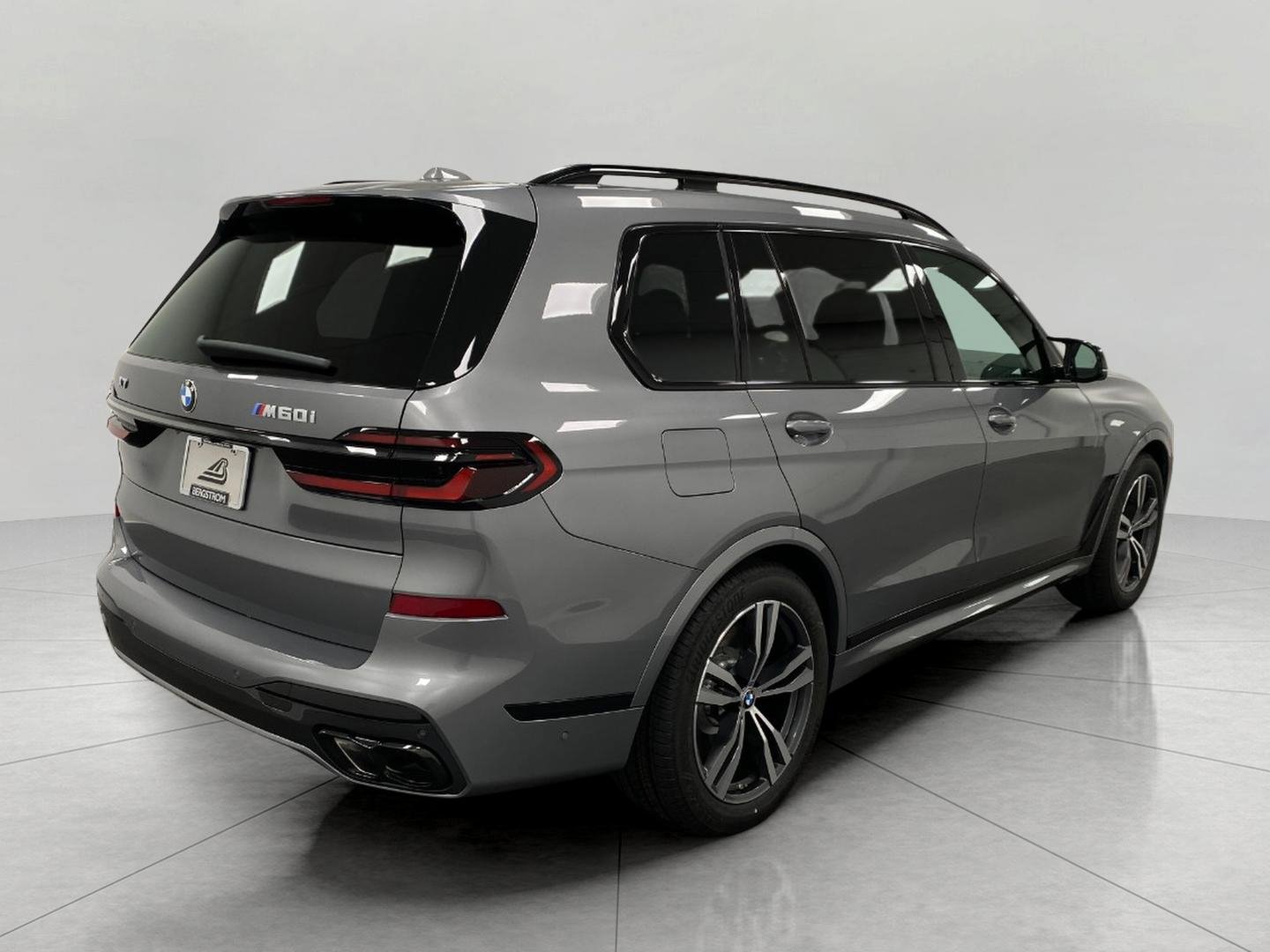 New 2026 BMW X7 M60i image 3