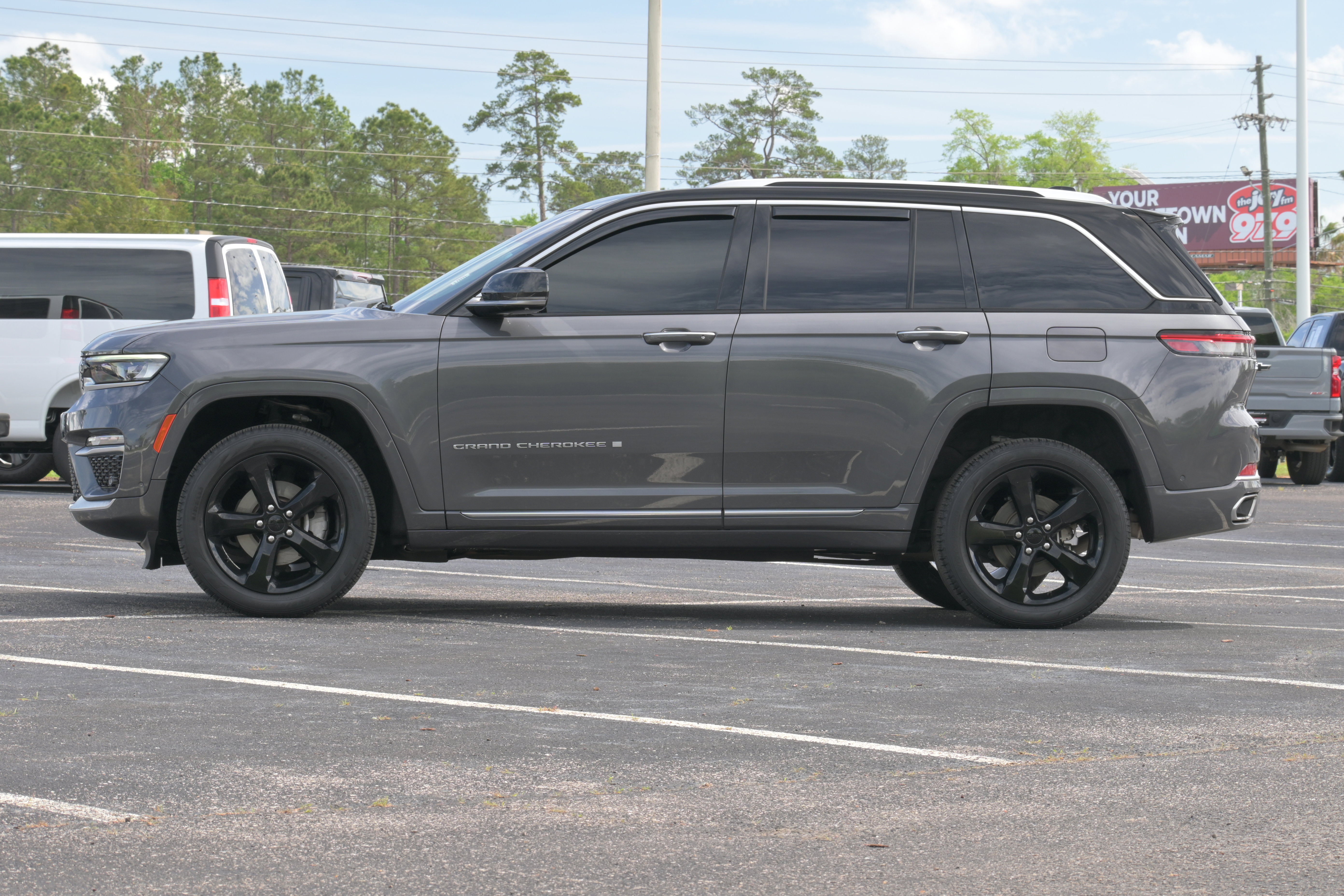 Used 2023 Jeep Grand Cherokee Summit w/ Adv Protech Group IV RWD image 7