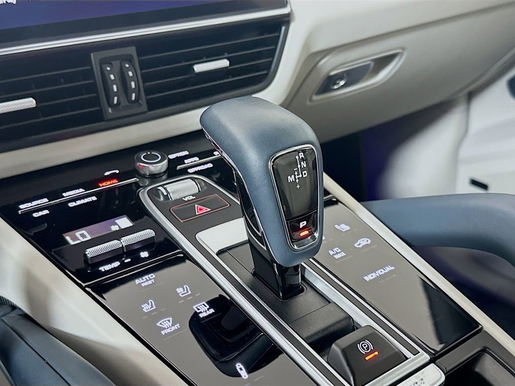 Certified 2023 Porsche Cayenne Platinum Edition image 19