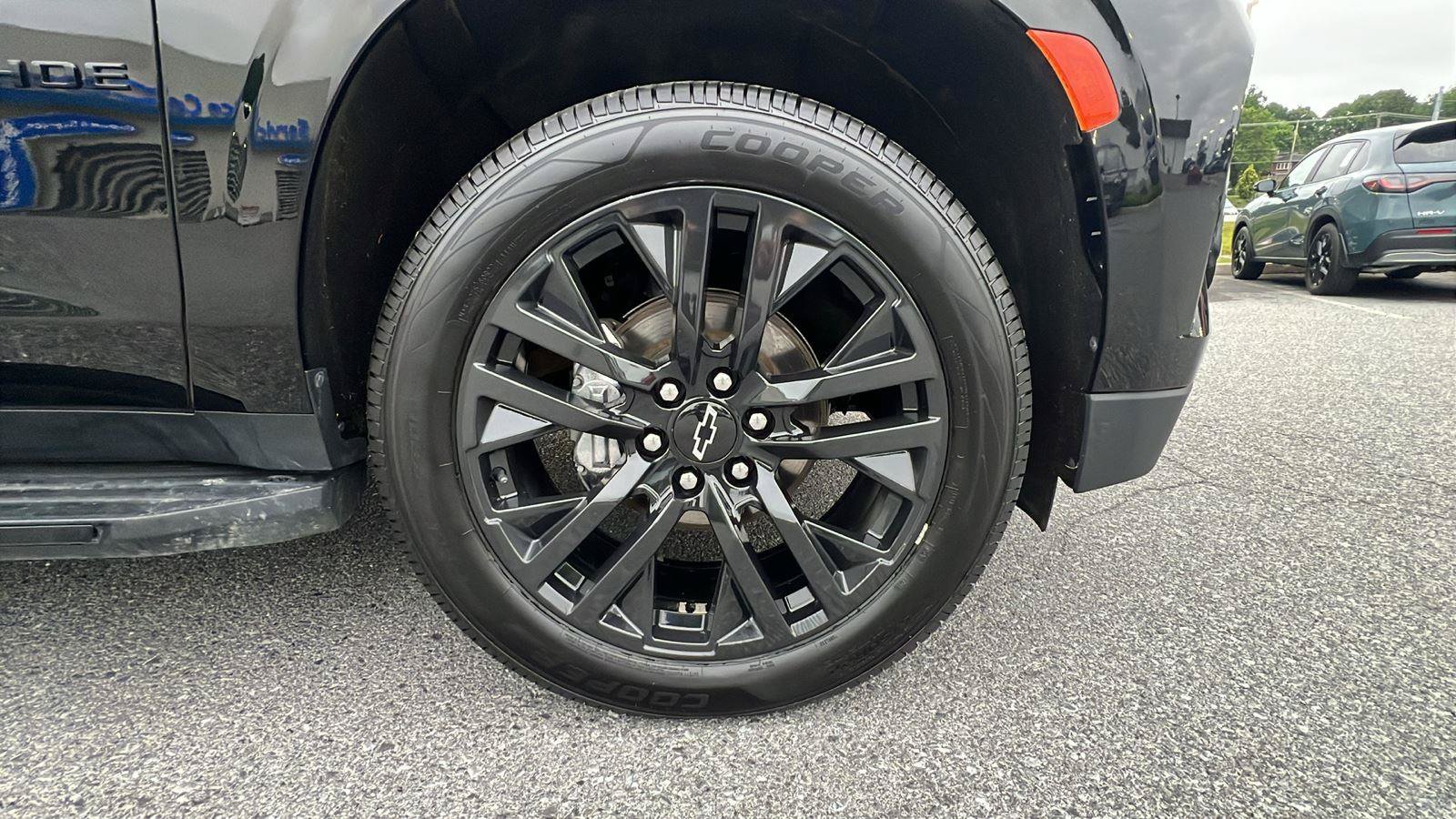 Used 2022 Chevrolet Tahoe RST w/ Luxury Package AWD/4WD image 11