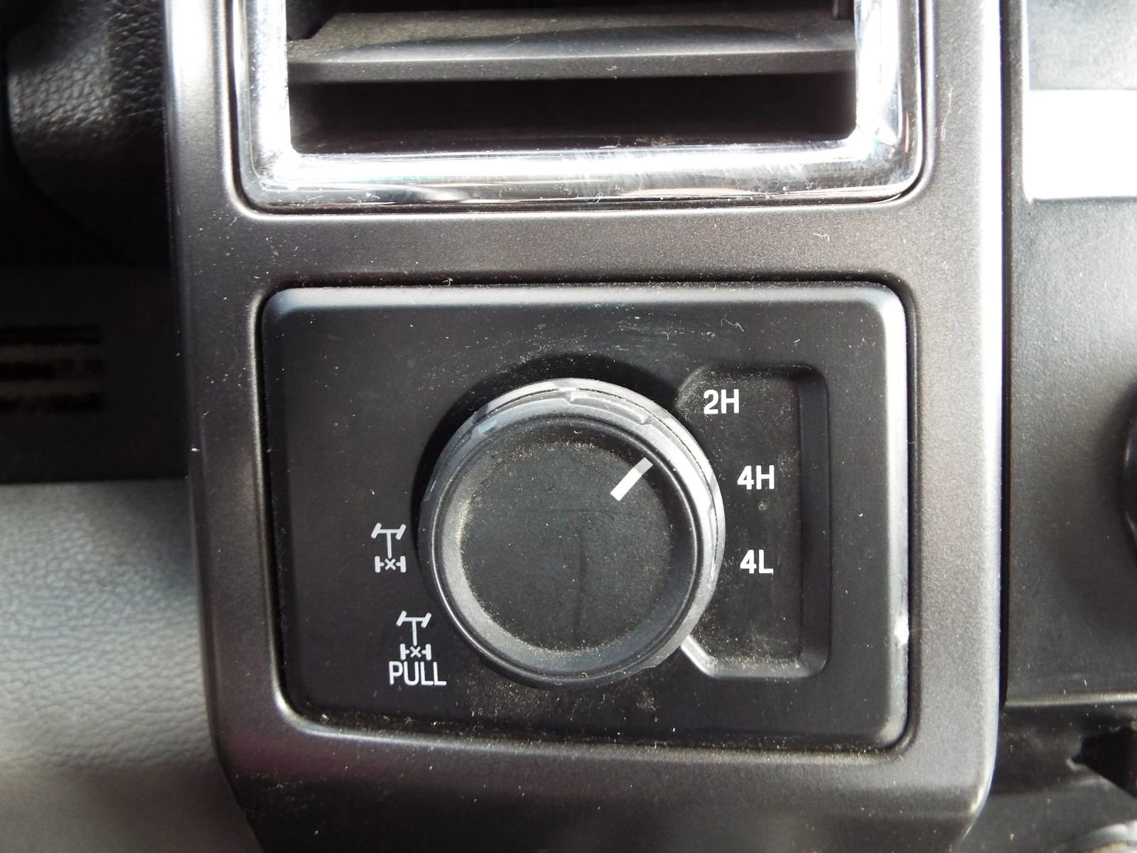 Used 2015 Ford F150 XLT w/ Equipment Group 302A Luxury AWD/4WD image 14
