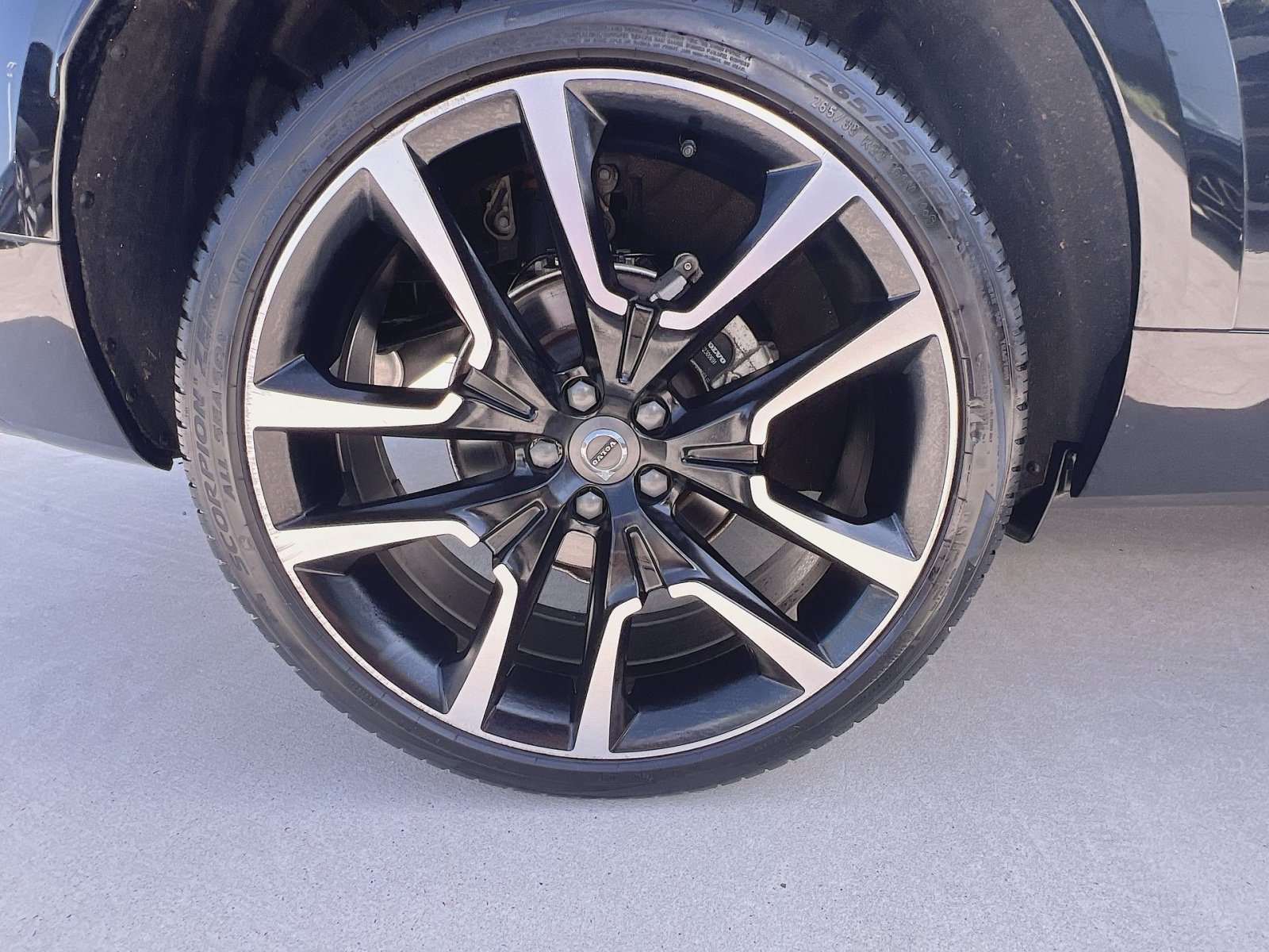Certified 2024 Volvo XC60 B5 Ultimate w/ Protection Package Premier AWD/4WD image 12