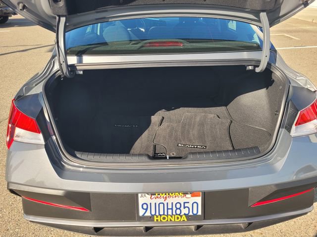 Used 2025 Hyundai Elantra SE FWD image 11
