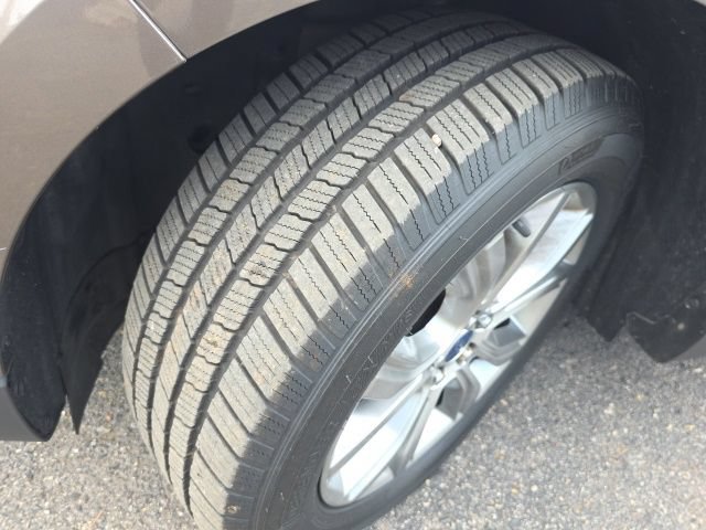 Used 2019 Ford Edge Titanium FWD image 4